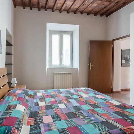 Lucca - Piazza Dell'Anfiteatro Central Apartment! Bagian luar foto
