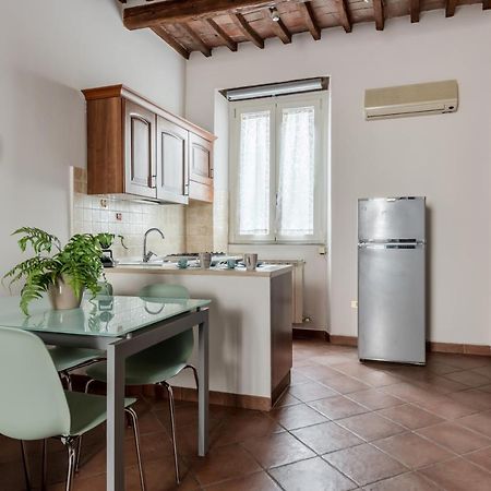 Lucca - Piazza Dell'Anfiteatro Central Apartment! Bagian luar foto