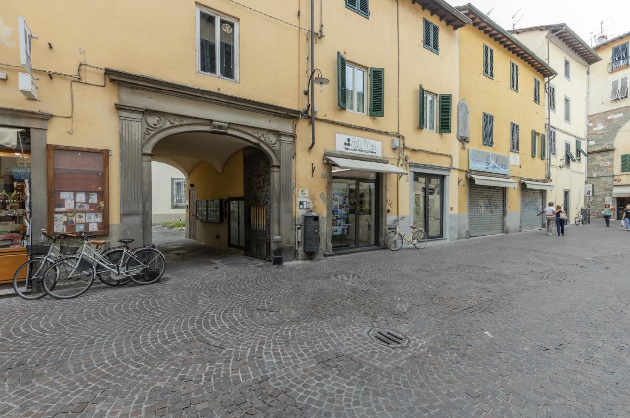 Lucca - Piazza Dell'Anfiteatro Central Apartment! Bagian luar foto
