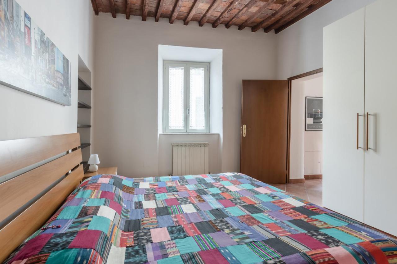 Lucca - Piazza Dell'Anfiteatro Central Apartment! Bagian luar foto