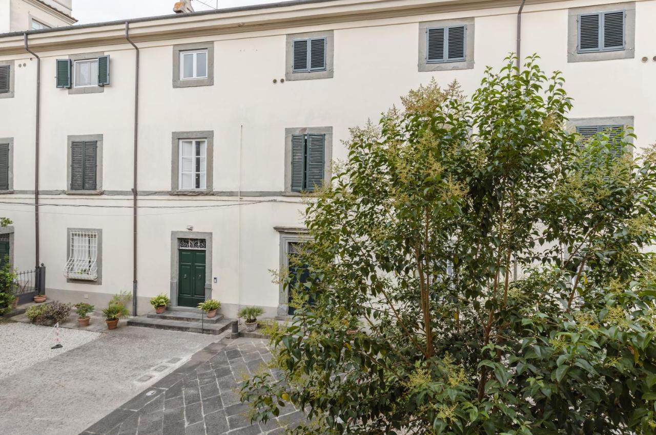 Lucca - Piazza Dell'Anfiteatro Central Apartment! Bagian luar foto