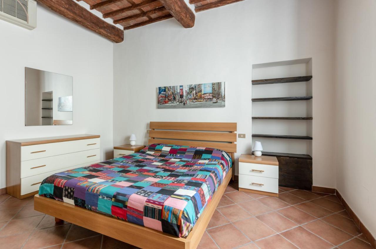 Lucca - Piazza Dell'Anfiteatro Central Apartment! Bagian luar foto