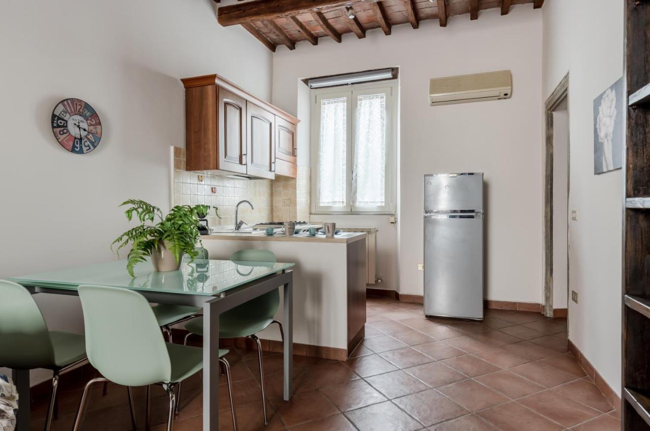 Lucca - Piazza Dell'Anfiteatro Central Apartment! Bagian luar foto
