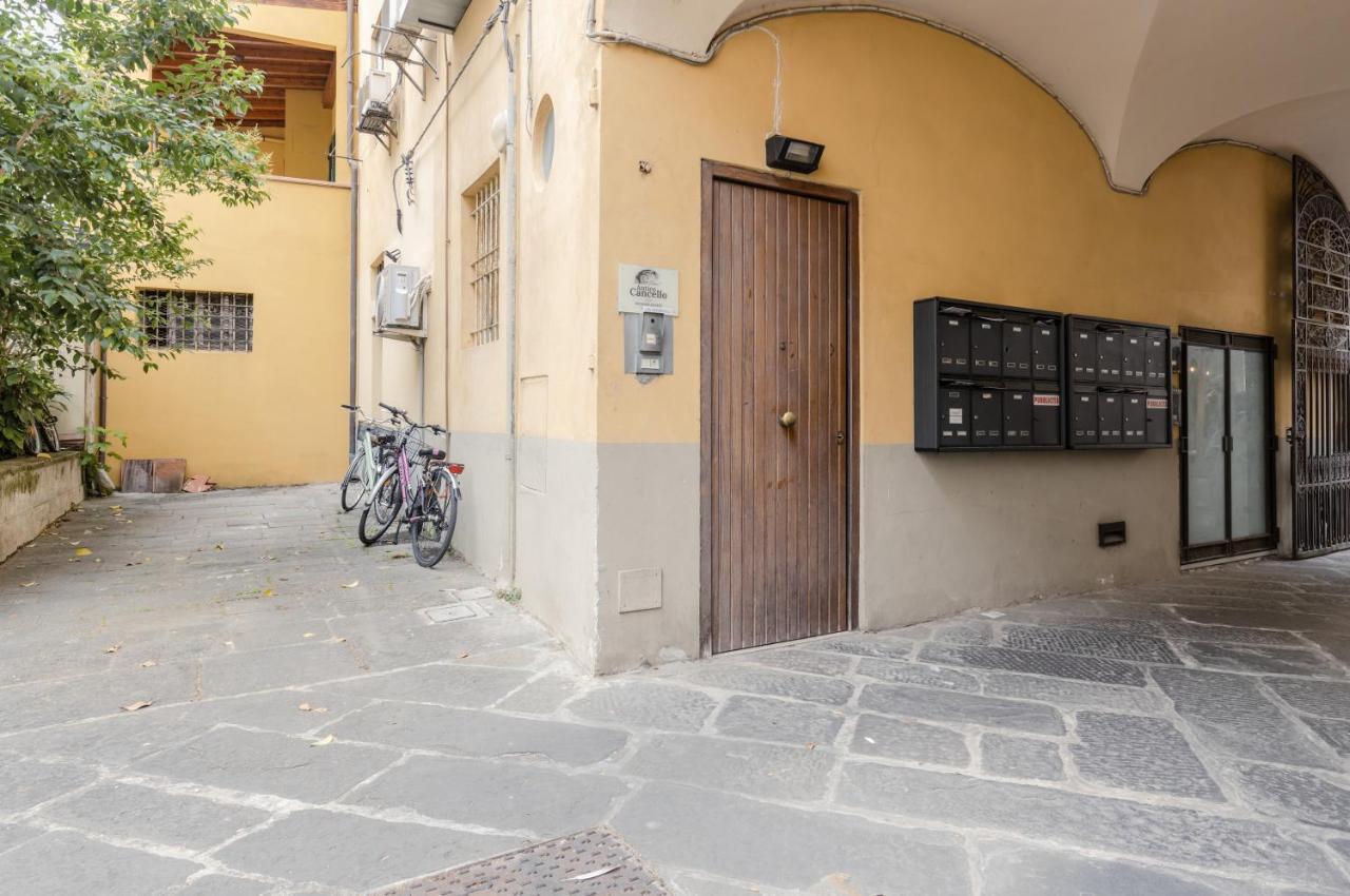 Lucca - Piazza Dell'Anfiteatro Central Apartment! Bagian luar foto