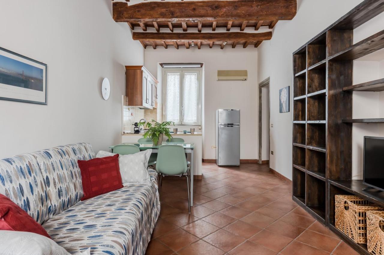 Lucca - Piazza Dell'Anfiteatro Central Apartment! Bagian luar foto