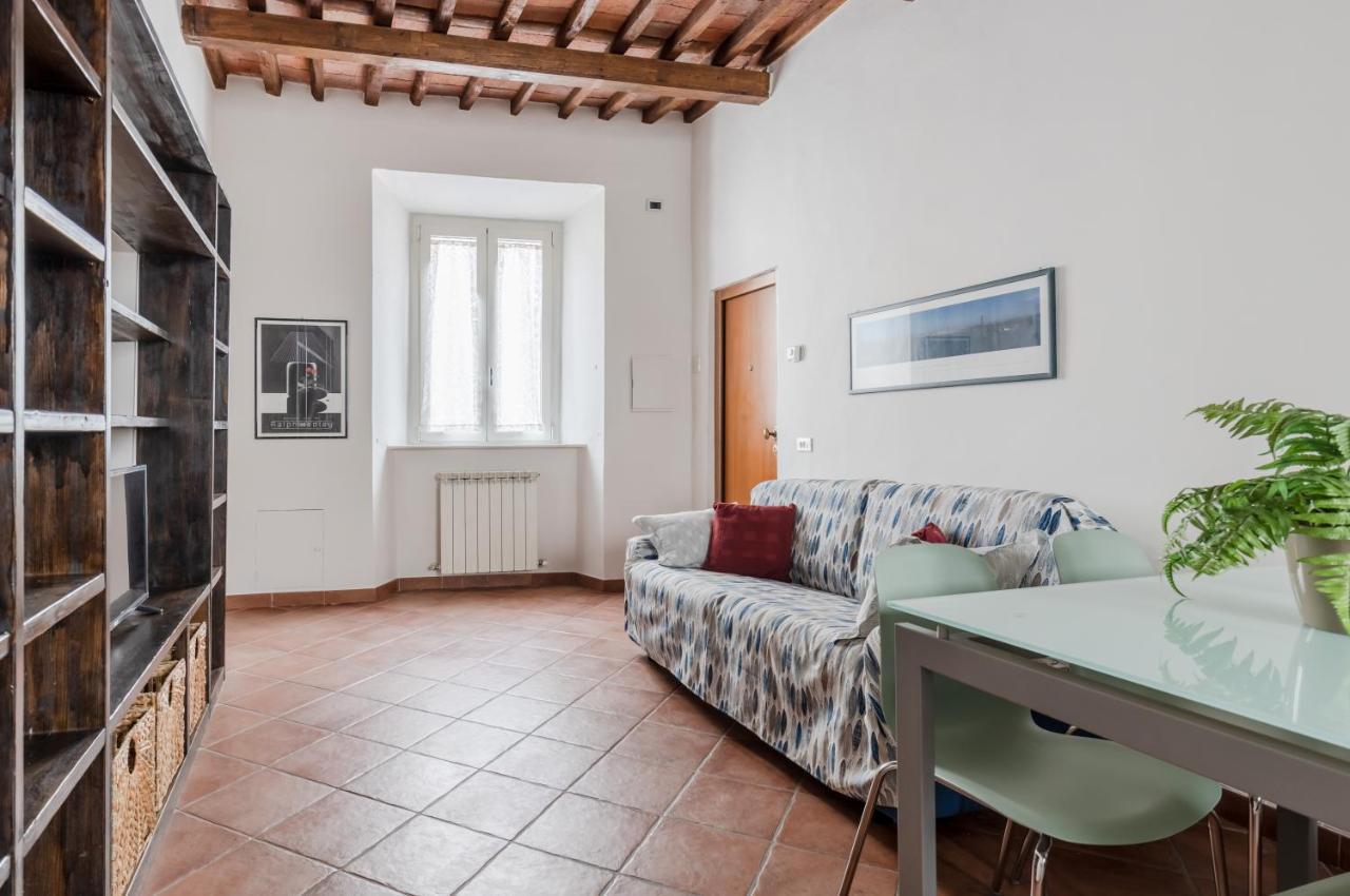 Lucca - Piazza Dell'Anfiteatro Central Apartment! Bagian luar foto